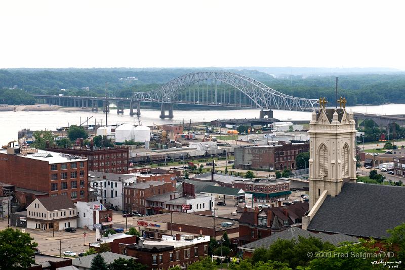 20080717_182006 D300 P 4200x2800.jpg - Bridge crossing Mississippi at Dubuque